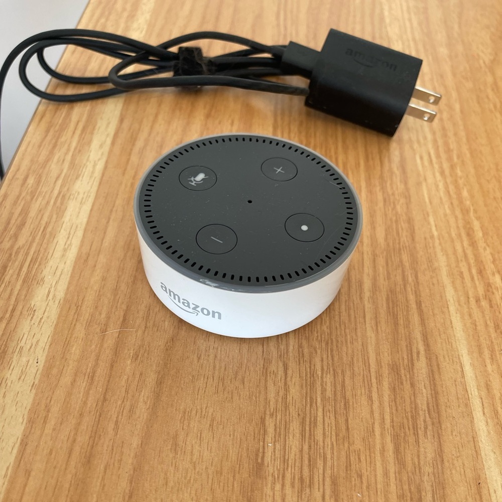 Amazon echo dot w/Alexa - Picture 2 of 2